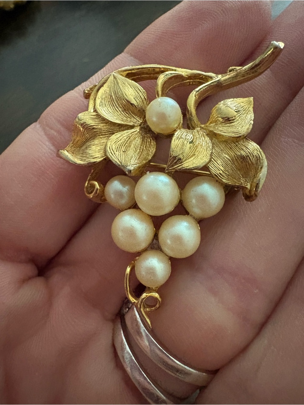 Vintage Lisner Gold-Tone Pearl Cluster Floral Brooch